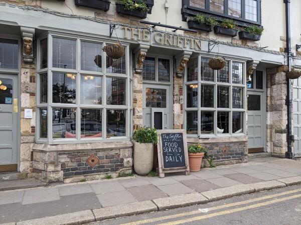 Best Sports Bars in London - Griffin