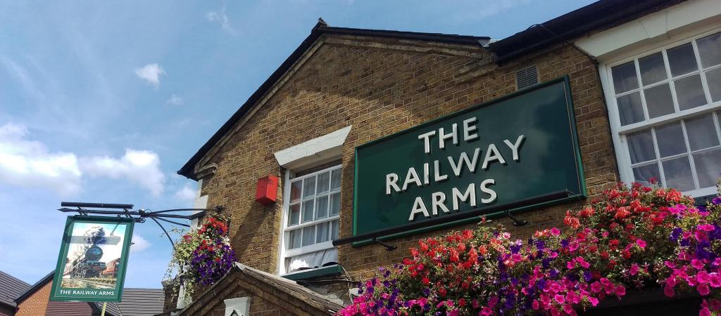 Best Sports Bars in Watford - Railway Arms