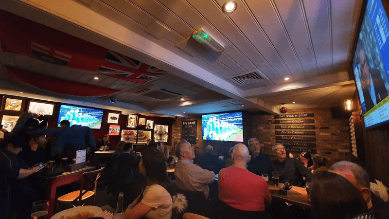 Best Sports Bars in London - Maple Leaf