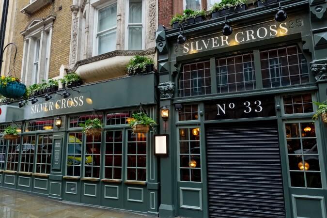 Best Sports Bars in London - Silver Cross