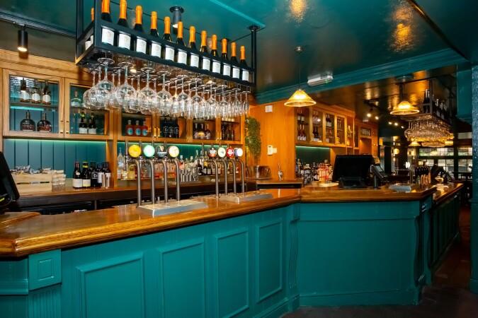 Best Sports Bars in London - Silver Cross