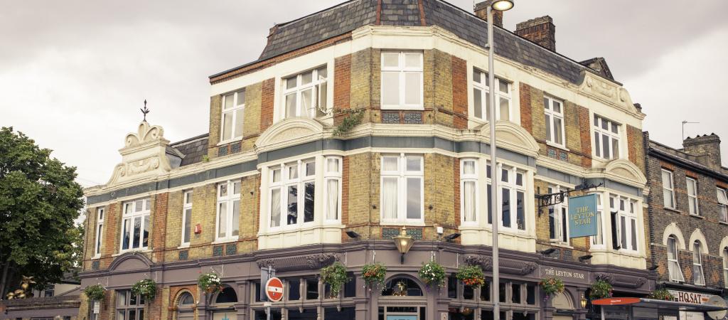 Best Sports Bars in London - Leyton Star