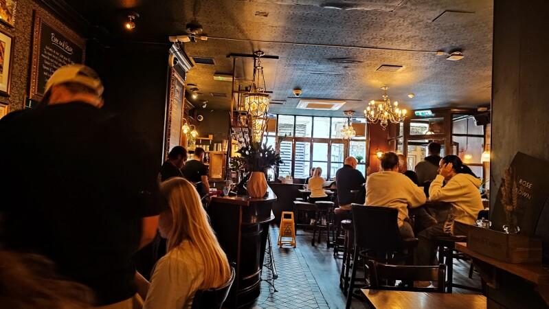 Best Sports Bars in London - The Rose and Crown