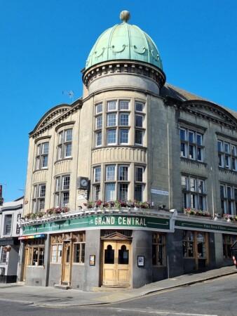 Best Sports Bars in Brighton - Grand Central