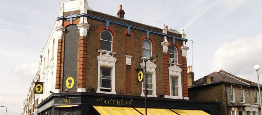 Best Sports Bars in London - Actress