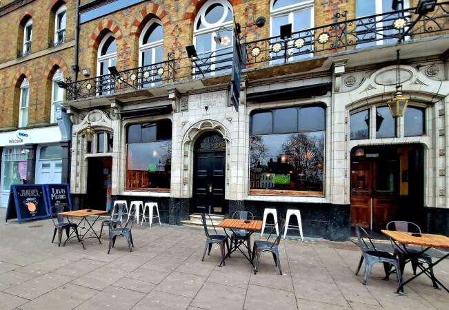 Best Sports Bars in Clapham - Alexandra