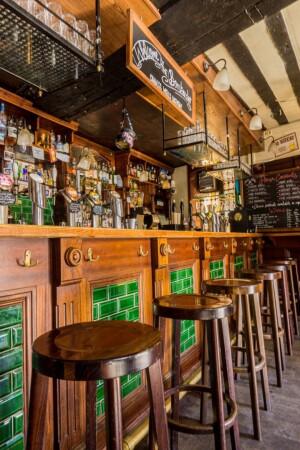 Best Sports Bars in Paris - The Bombardier