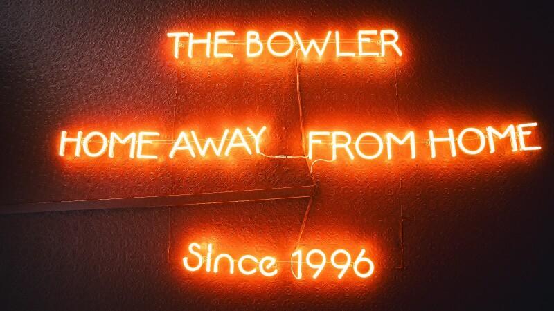 Best Sports Bars in Paris - The Bowler