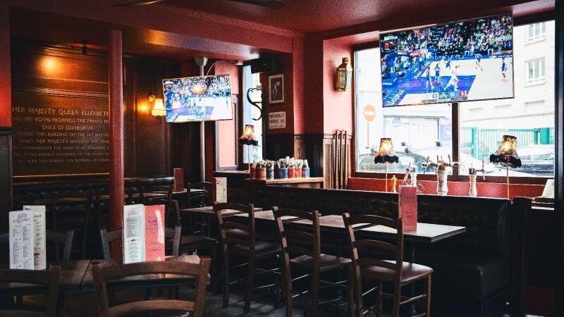 Best Sports Bars in Paris - The Bowler