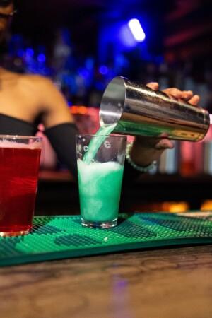 Best Sports Bars in Paris - Café Oz Grands Boulevards