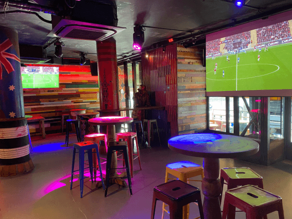 Best Sports Bars in Paris - Café Oz Grands Boulevards