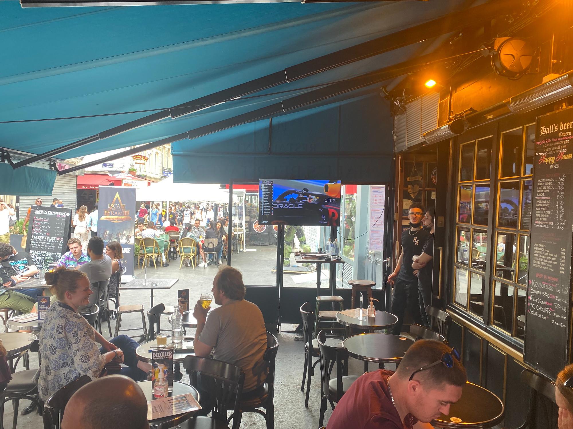 Best Sports Bars in Paris - Hall's Beer Tavern