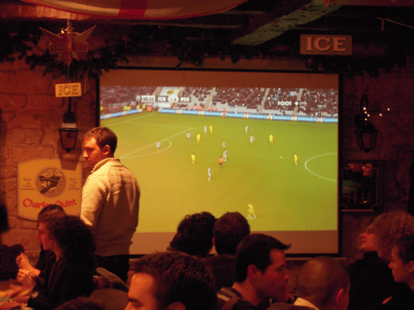 Best Sports Bars in Paris - Hall's Beer Tavern