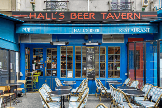 Best Sports Bars in Paris - Hall's Beer Tavern