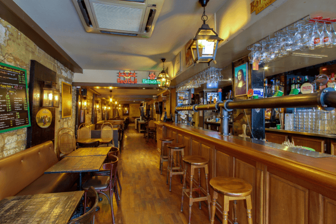 Best Sports Bars in Paris - Hall's Beer Tavern