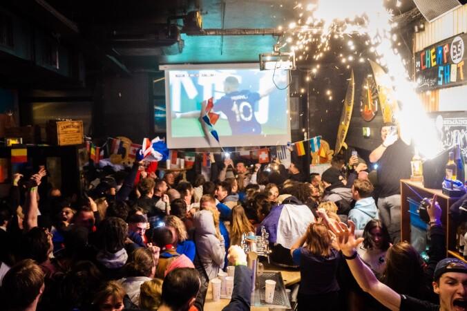 Best Sports Bars in Lille - Café Oz Lille