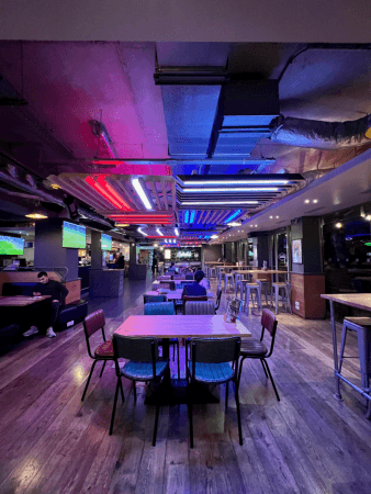 Best Sports Bars in Paris - Belushi's Canal