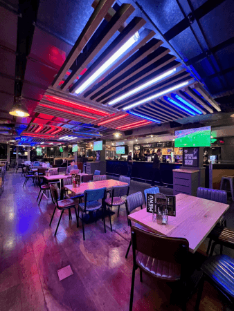 Best Sports Bars in Paris - Belushi's Canal