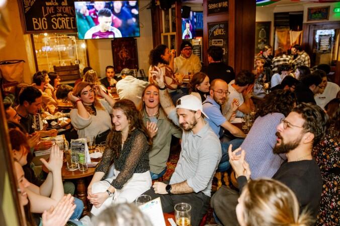 Best Sports Bars in Bordeaux - The Sherlock Holmes