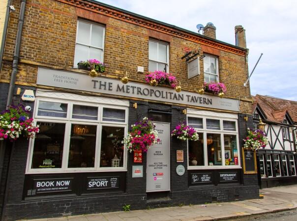 Best Sports Bars in Uxbridge - The Metropolitan Tavern Uxbridge