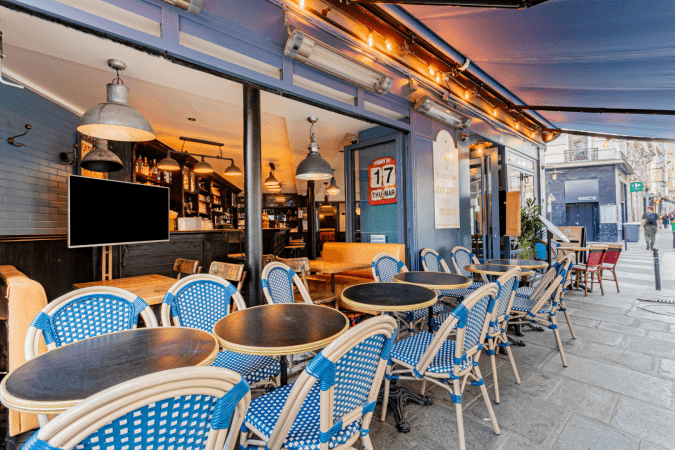 Best Sports Bars in Paris - Le Bistrot du Croissant