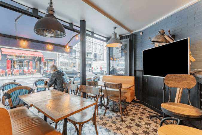 Best Sports Bars in Paris - Le Bistrot du Croissant