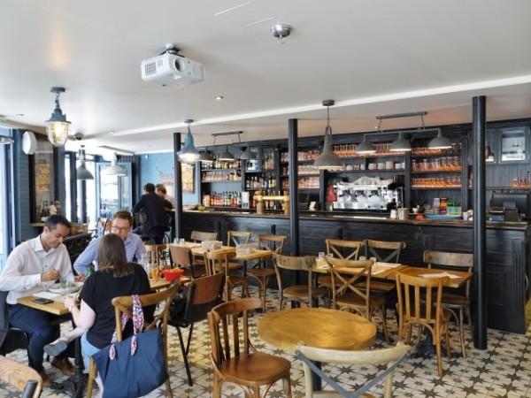 Best Sports Bars in Paris - Le Bistrot du Croissant