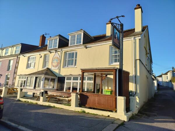 Best Sports Bars in Falmouth - Seaview Inn