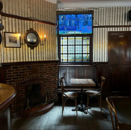 Best Sports Bars in London - Golden Heart