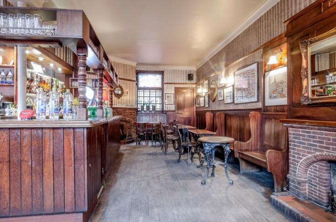 Best Sports Bars in London - Golden Heart