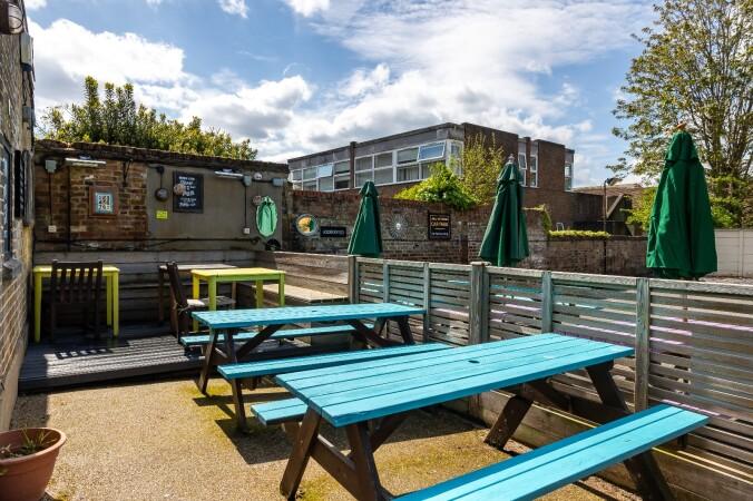 Best Sports Bars in Enfield - Jolly Butchers