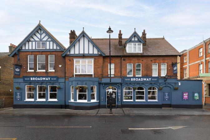 Best Sports Bars in Leigh-On-Sea - Broadway