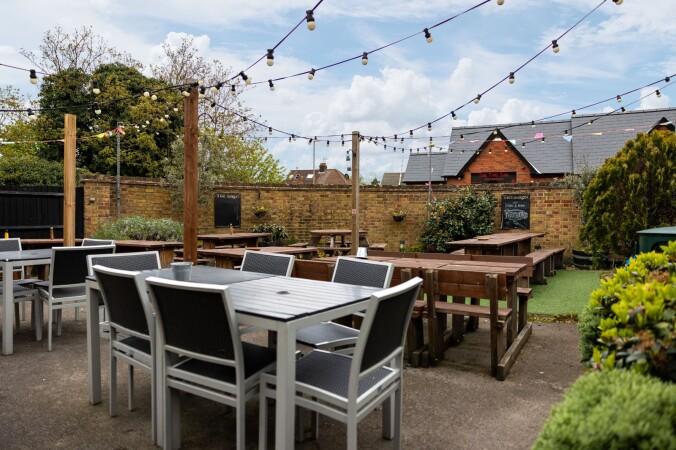 Best Sports Bars in Waltham Abbey - Angel