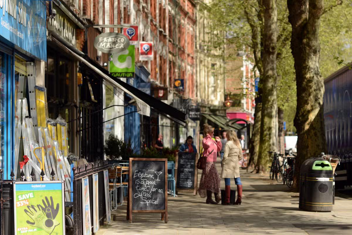 Bars showing sports in Chiswick, Pubs near me playing sport live, Pubs in Chiswick playing sports, best sports bar near me 