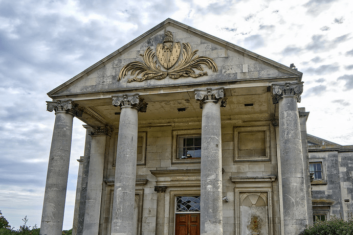 Beckenham offers a variety of cosy pubs and lively bars, perfect for catching the game while enjoying great drinks and food.