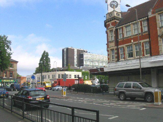 Grab a pint in Brentwood High Street, where classic pubs and lively bars make it the go-to spot for watching live football and catching all the big sporting moments.