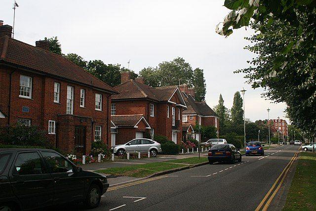 Watch live sport in Welwyn Garden City, where Howardsgate pubs offer great drinks, friendly crowds, and plenty of big screens for matchday action.