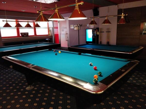 Best Sports Bars in München - Café Rumford Spielothek