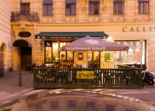 Best Sports Bars in Wien - Cocktail Bistro Bar Francis
