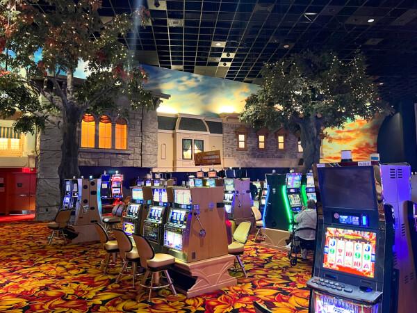Best Sports Bars in Lawrenceburg - Barstool Sportsbook @ Hollywood Casino Lawrenceburg