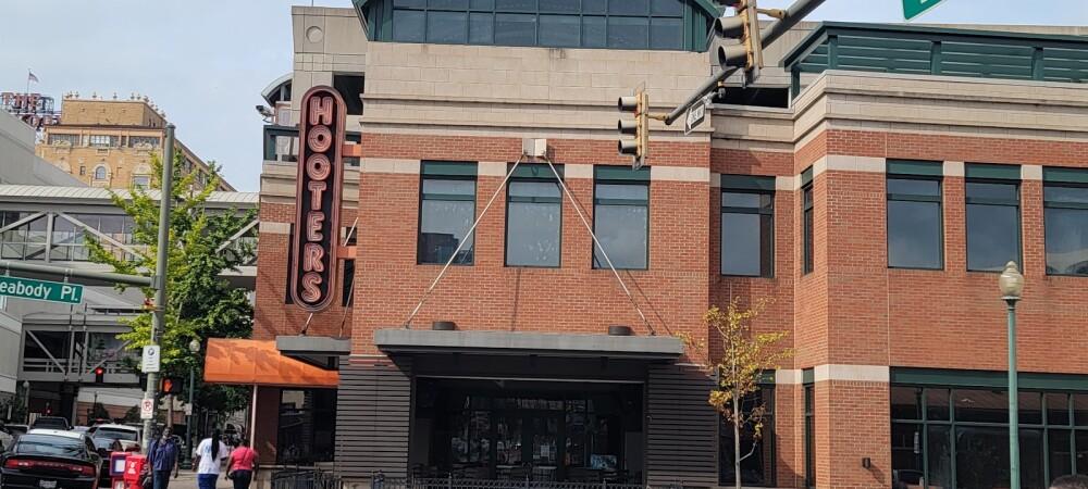 Best Sports Bars in Memphis - Hooters @ Memphis Downtown