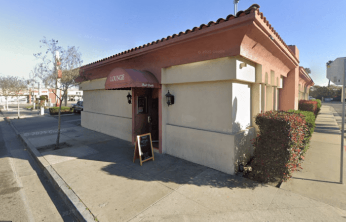 Best Sports Bars in Fullerton - 2Js Cocktail Lounge