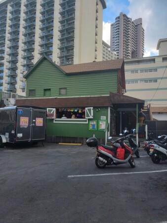 Best Sports Bars in Honolulu - Suzie Wongs Hideaway