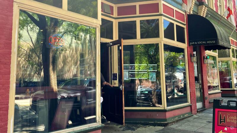 Best Sports Bars in Raleigh - The London Bridge Pub