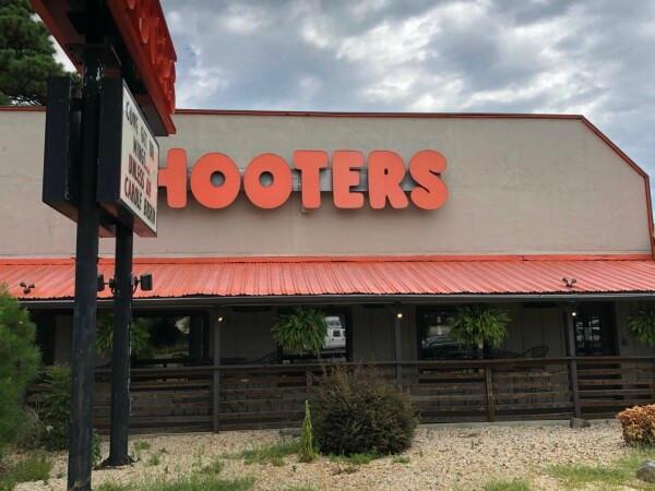 Best Sports Bars in Richmond - Hooters @ Richmond Va