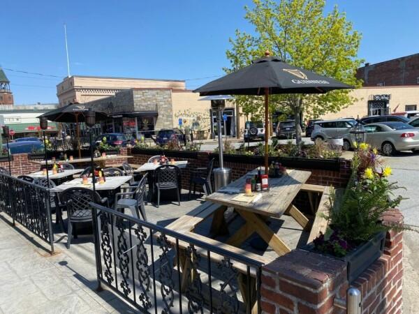 Best Sports Bars in Putnam - The Hare And The Hound