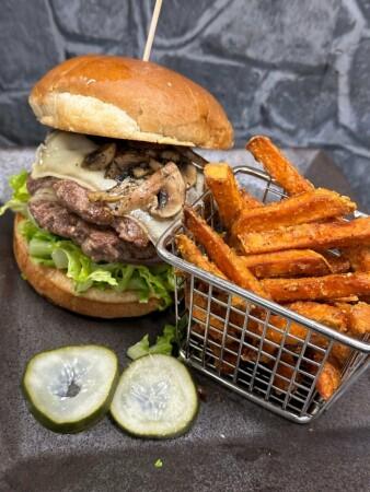 Best Sports Bars in Putnam - The Hare And The Hound