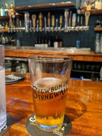 Best Sports Bars in Honolulu - Stewbum & Stonewall Brewing Co.