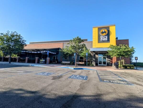 Best Sports Bars in Bakersfield - Buffalo Wild Wings @ Bakersfield, Ca