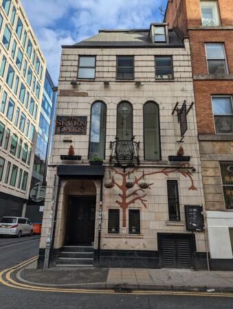 Best Sports Bars in Manchester - Seven Oaks